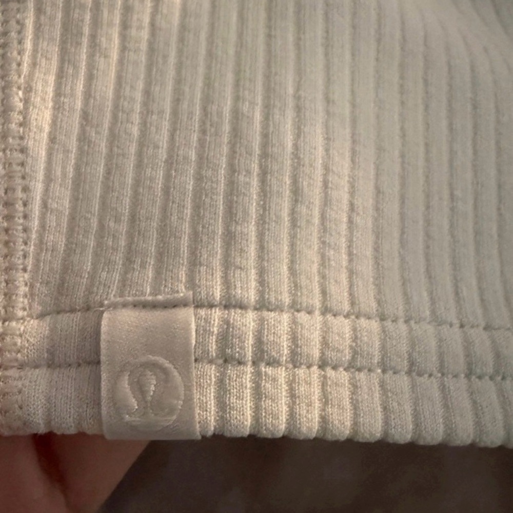 Lululemon Ribbed Softstreme Crop Size 4 - Picture 4 of 5
